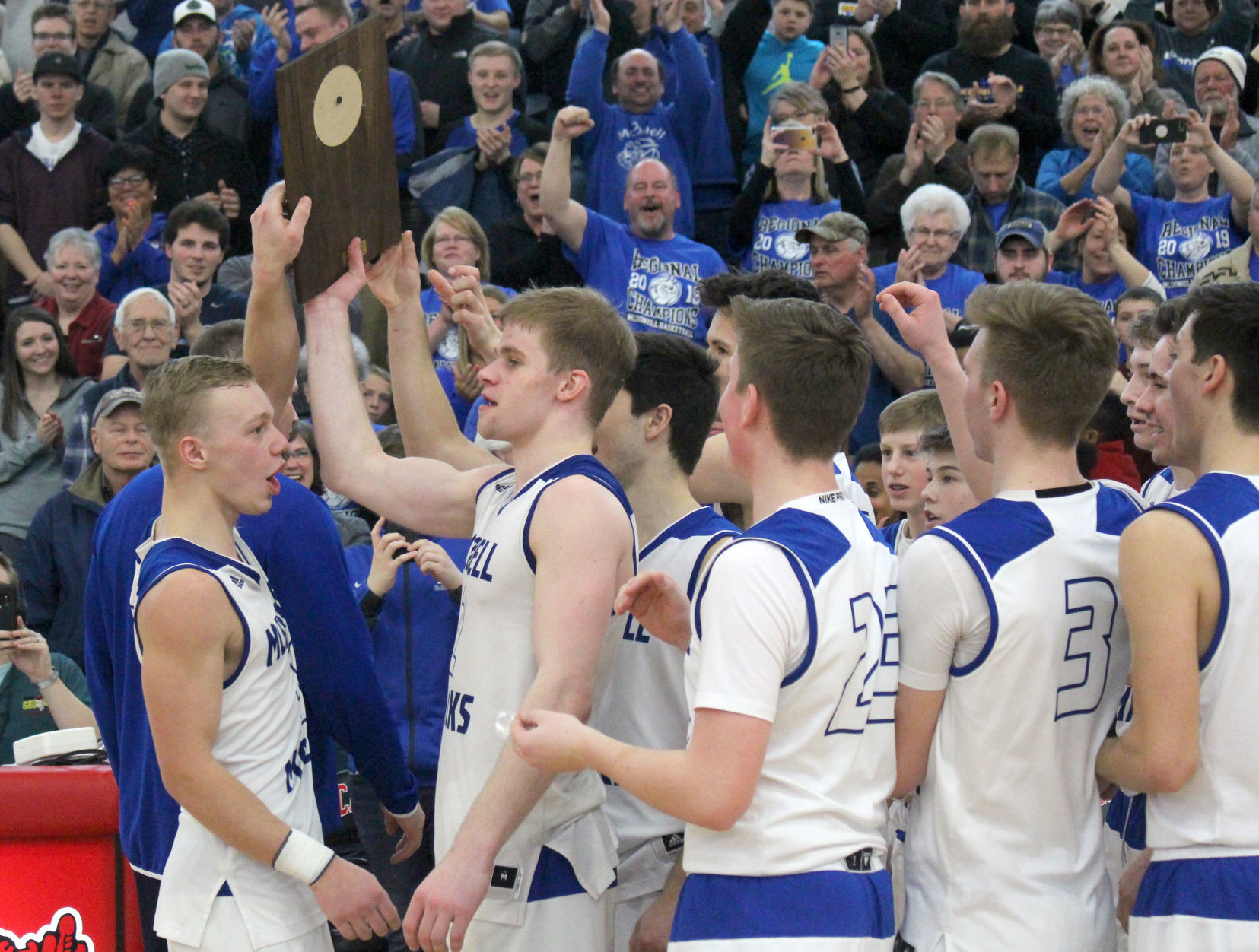 McDonell boys basketball vs Luck at Chi-Hi 3-9-19